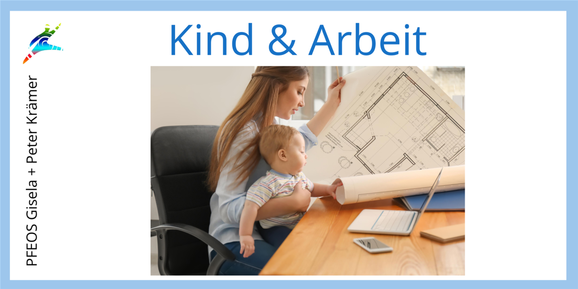 Mutter mit Baby auf dem Schoß und Bauplan als Symbol für Work-Life-Balance