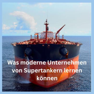 Supertanker auf hoher See als Symbol für Trägheit und langfristige Steuerung