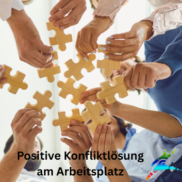 Symbolbild zur positiven Konfliktlösung am Arbeitsplatz mit mehreren Händen und Puzzleteilen